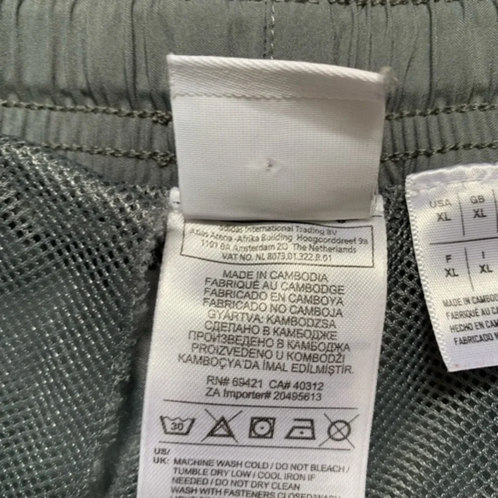 Reebok Size‎ XL SpeedWick 30” Inseam sweatpants with front and back pockets